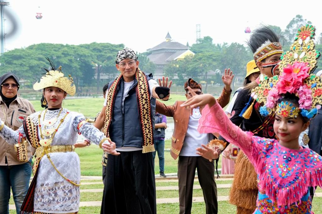 Siaran Pers Menparekraf Pastikan Suasana Libur Nataru Di Tmii Kondusif